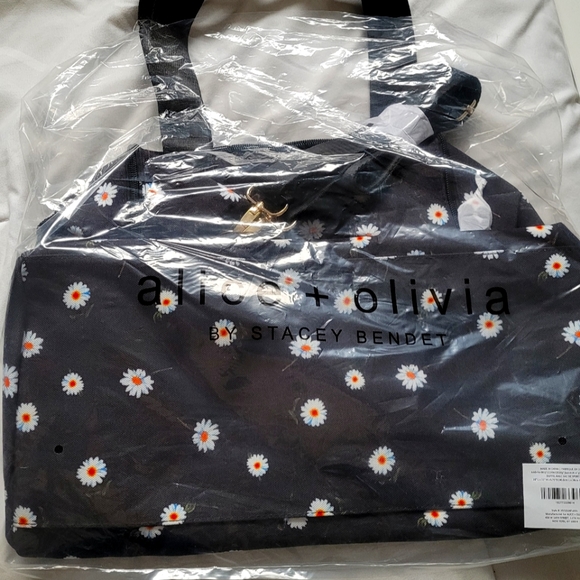 Brand new Alice & Olivia tote bag AND reversible bucket hat - Picture 3 of 7